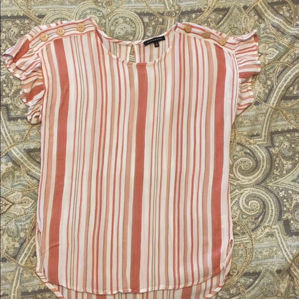Super cute Flaunt boutique striped tee